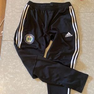 Black and white size m adidas. Hartford athletic